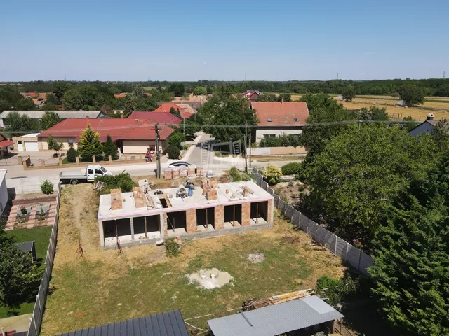 Eladó ház Újhartyán 223 nm