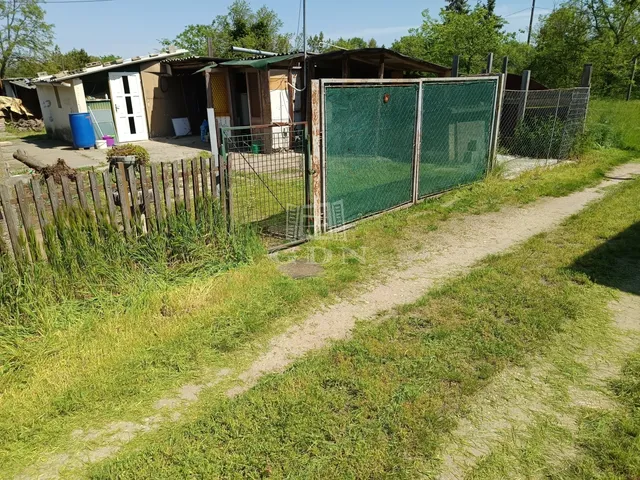 Eladó telek Budapest XVII. kerület 834 nm