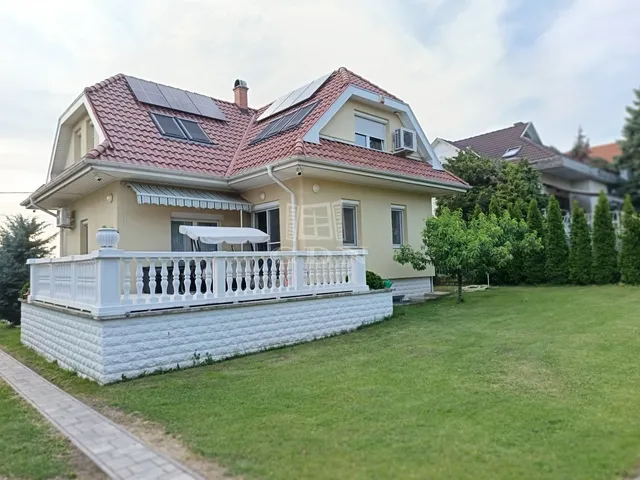 Eladó ház Fót 220 nm