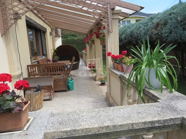 Eladó ház Dunakeszi 240 nm