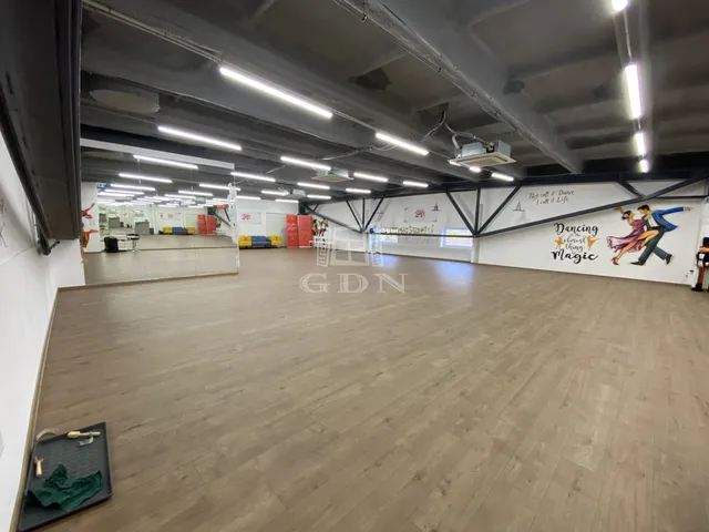 Eladó kereskedelmi és ipari ingatlan Budapest XI. kerület, Albertfalva 99 nm