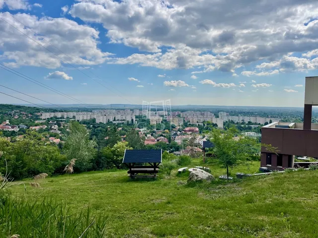 Eladó telek Budapest III. kerület 1294 nm