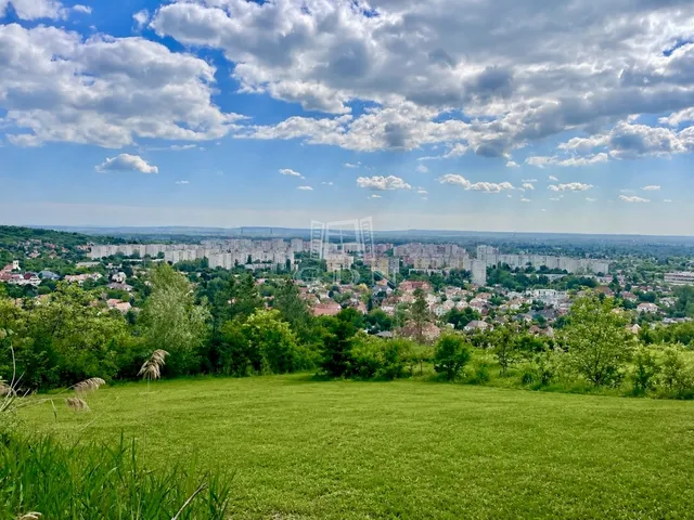 Eladó telek Budapest III. kerület 1294 nm