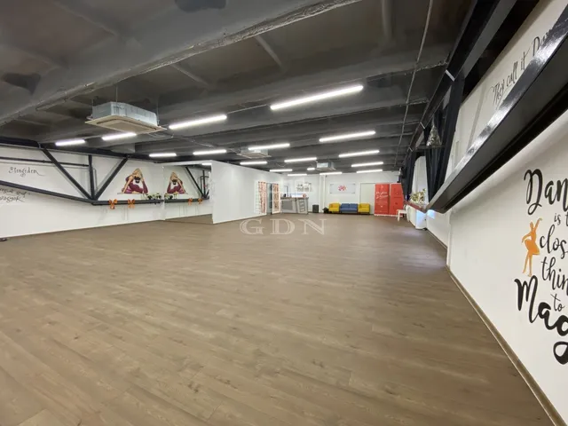 Eladó kereskedelmi és ipari ingatlan Budapest XI. kerület, Albertfalva 99 nm