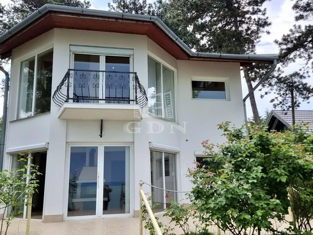 Eladó üdülő és hétvégi ház Siófok, Aranypart 175 nm