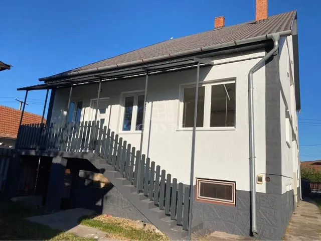 Eladó ház Boldog 209 nm