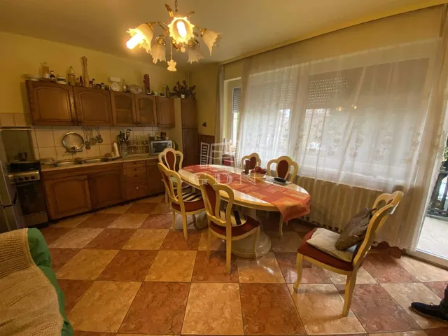 Eladó ház Budapest XV. kerület, Újpalota 480 nm
