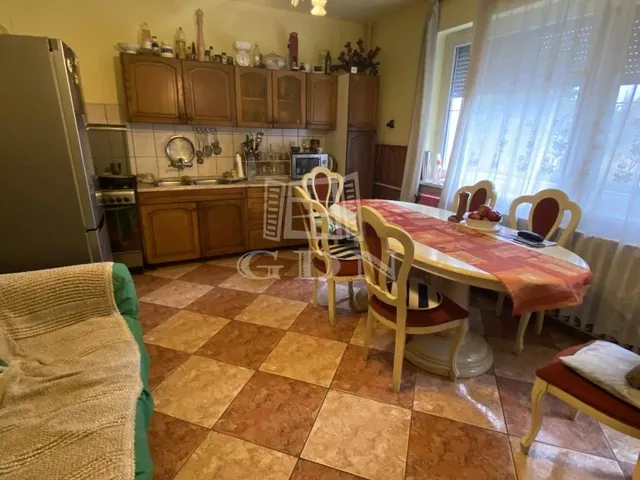 Eladó ház Budapest XV. kerület, Újpalota 480 nm