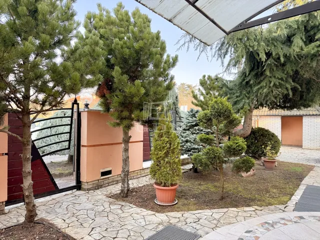 Eladó ház Csömör, Majorszegiliget 270 nm