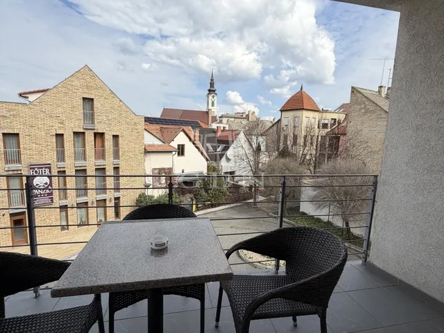 Eladó lakás Baja, Belváros 111 nm