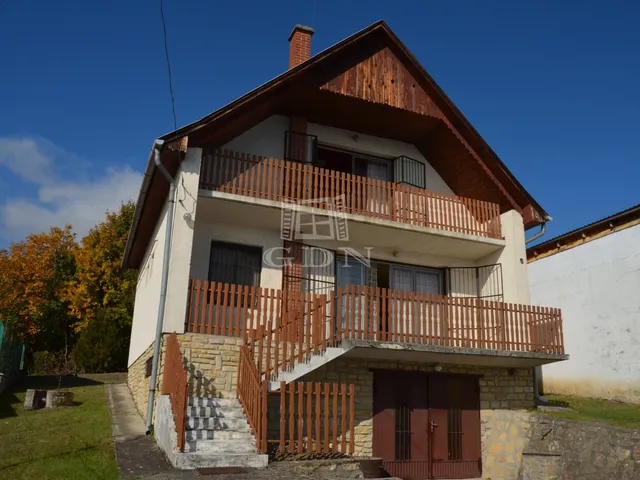 Eladó nyaraló Szentendre, Tyúkosdűlő 116 nm