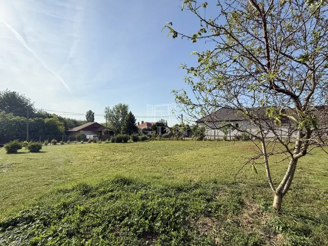 Eladó telek Zalaegerszeg, Szenterzsébethegy 1356 nm