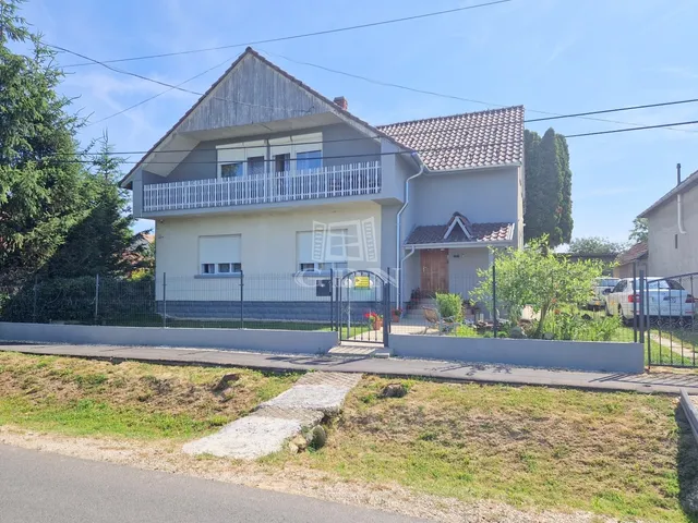 Eladó ház Alsórajk 178 nm