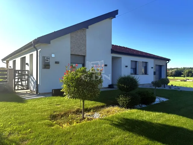 Eladó ház Boncodfölde 219 nm