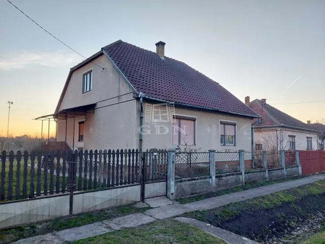 Eladó ház Görbeháza 90 nm