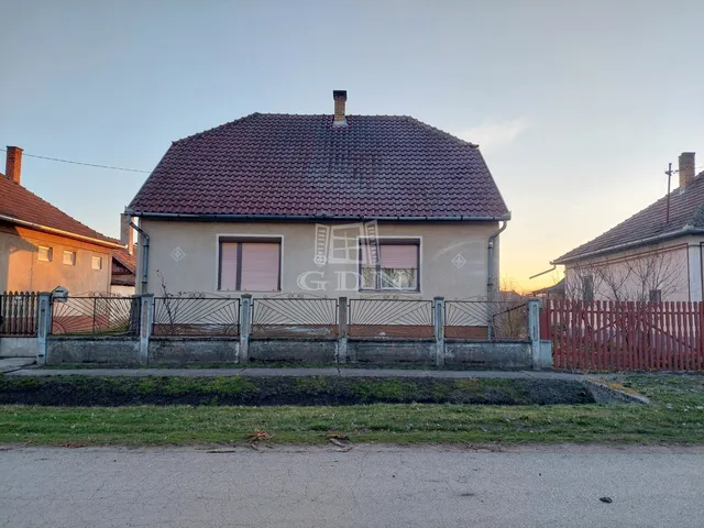 Eladó ház Görbeháza 90 nm