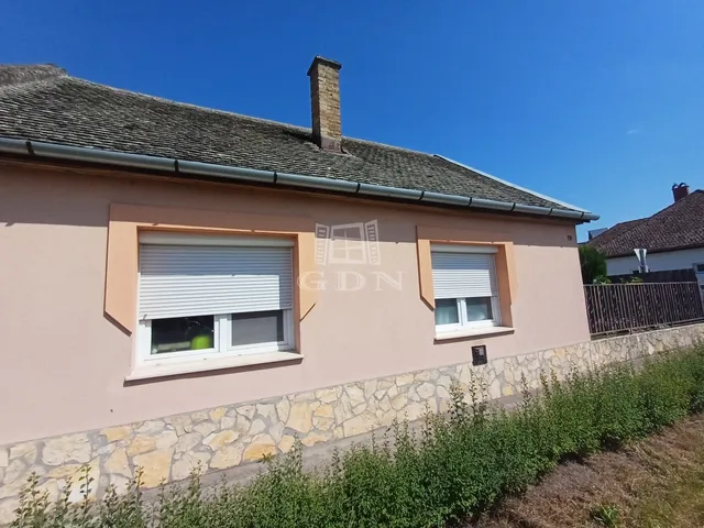 Eladó ház Baja, Katonaváros 70 nm