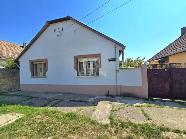 Eladó ház Nagybaracska 75 nm