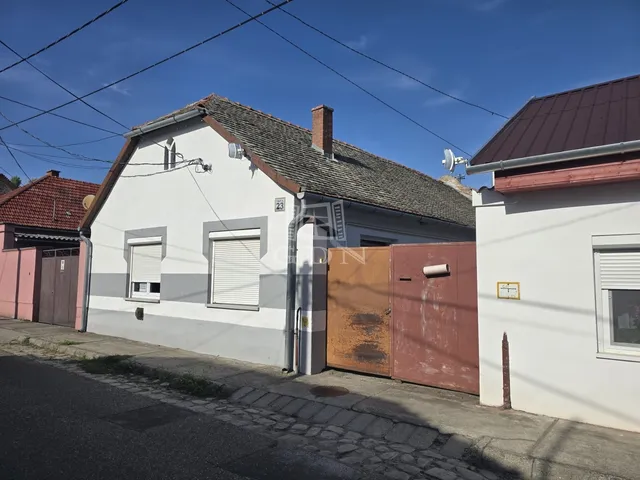 Eladó ház Baja, Kiscsávoly 74 nm