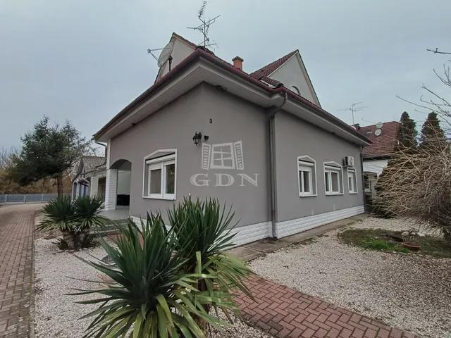 Eladó ház Baja, Homokváros 300 nm