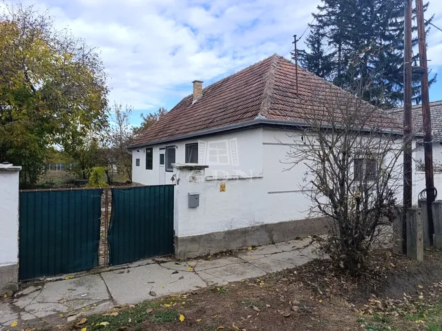 Eladó ház Szeremle 75 nm