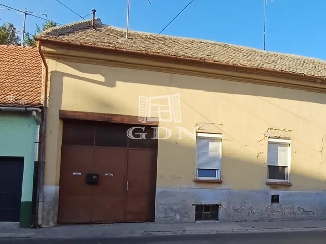 Eladó ház Baja, Belváros 35 nm