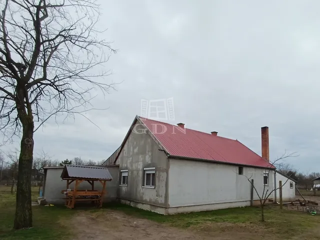 Eladó mezőgazdasági ingatlan Baja 100 nm