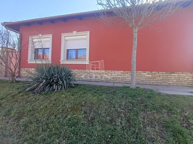 Eladó ház Nagybaracska 300 nm