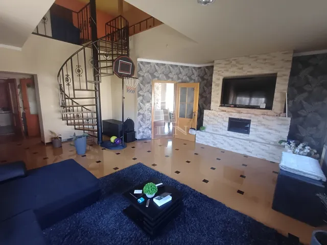 Eladó ház Nagybaracska 300 nm