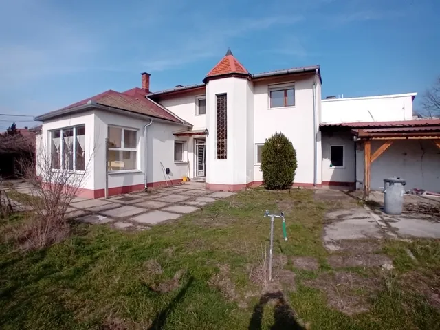 Eladó ház Baja, Rókusváros 166 nm