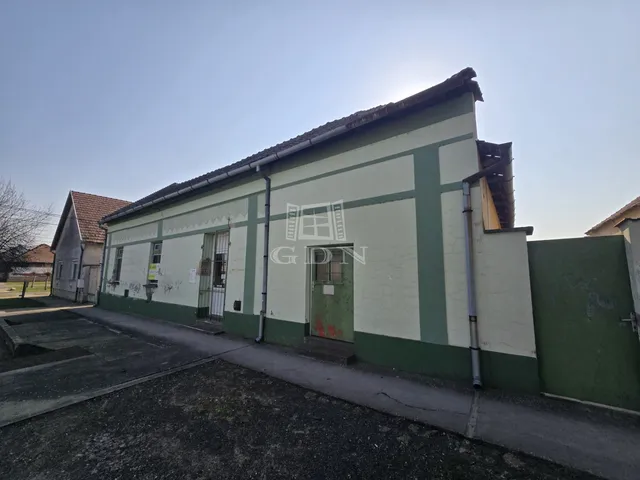 Eladó kereskedelmi és ipari ingatlan Kunbaja 115 nm