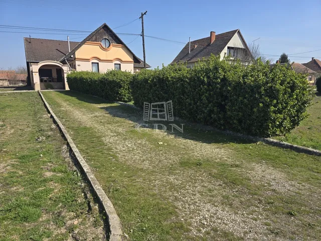 Eladó ház Madaras 210 nm