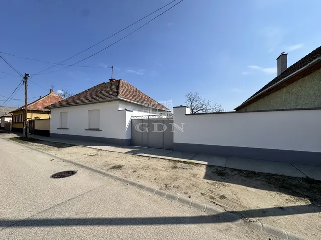 Eladó ház Baja, Bajaszentistván 203 nm