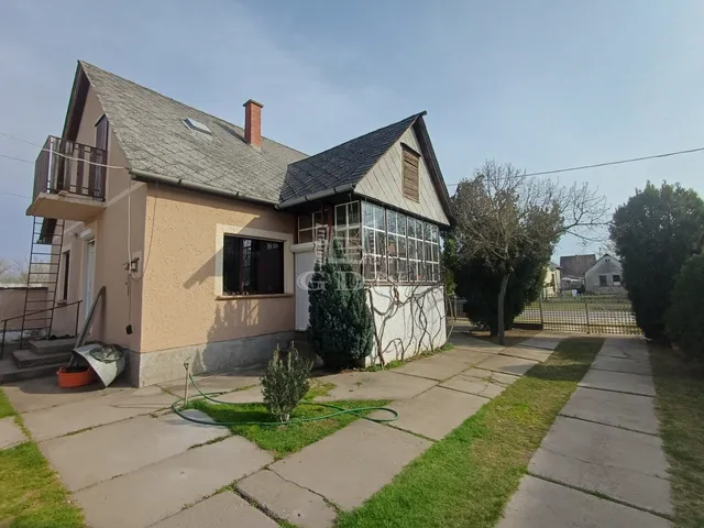 Eladó ház Érsekcsanád 75 nm