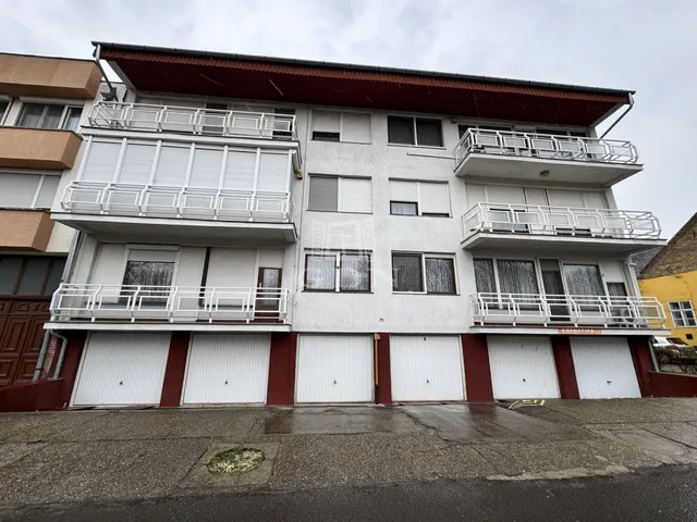 Eladó lakás Baja 104 nm