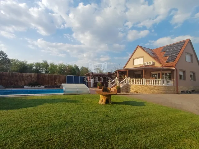 Eladó ház Bácsbokod 270 nm