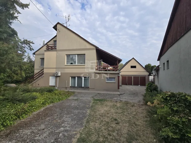 Eladó ház Baja, Szentjános 135 nm