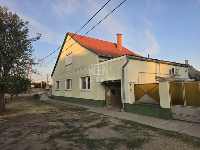 Eladó ház Nagybaracska 140 nm