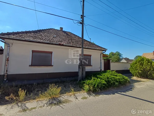 Eladó ház Érsekcsanád 130 nm
