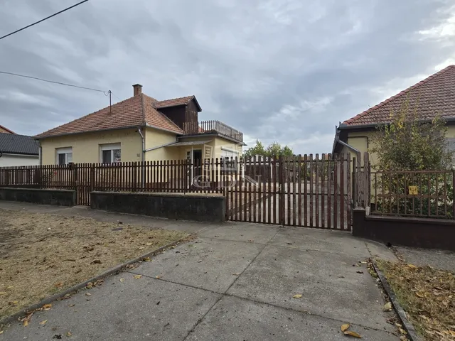 Eladó ház Érsekcsanád 98 nm