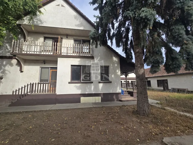 Eladó ház Bácsalmás, Belváros 180 nm