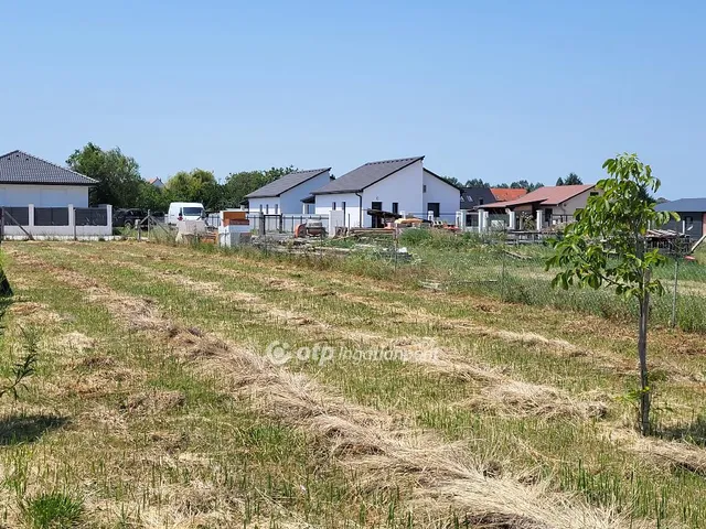 Eladó telek Balatonlelle 780 nm