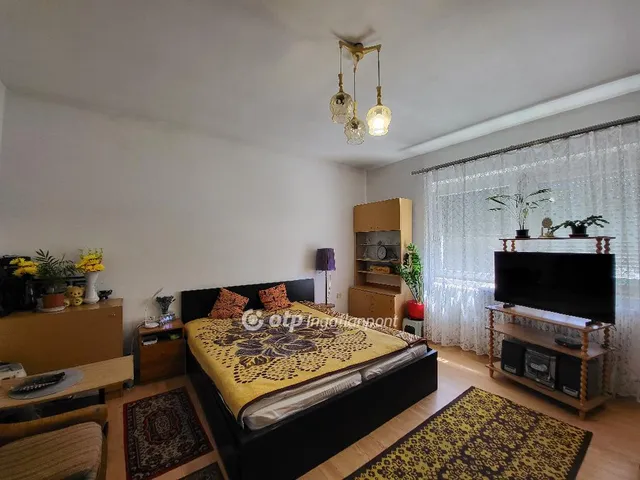 Eladó ház Enying, faluvége 196 nm