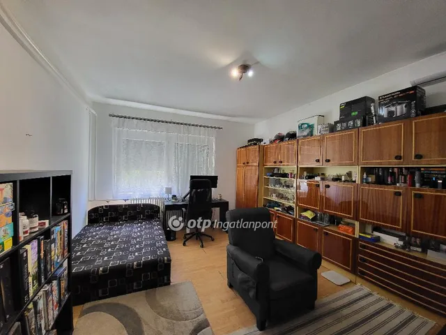 Eladó ház Enying, faluvége 196 nm