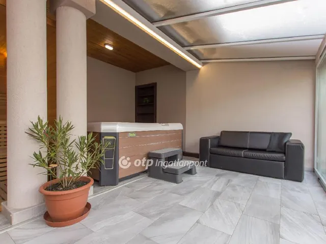 Eladó kereskedelmi és ipari ingatlan Balatonfenyves 285 nm