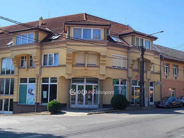 Eladó kereskedelmi és ipari ingatlan Tab 90 nm