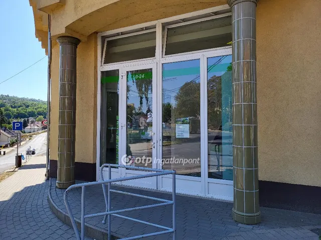 Eladó kereskedelmi és ipari ingatlan Tab 90 nm