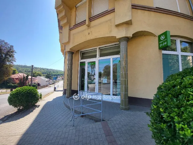 Eladó kereskedelmi és ipari ingatlan Tab 90 nm