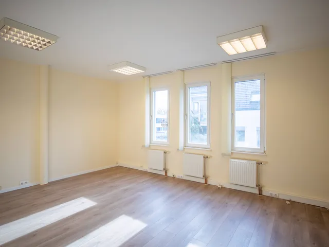 Kiadó kereskedelmi és ipari ingatlan Budapest II. kerület, Rózsadomb 101 nm