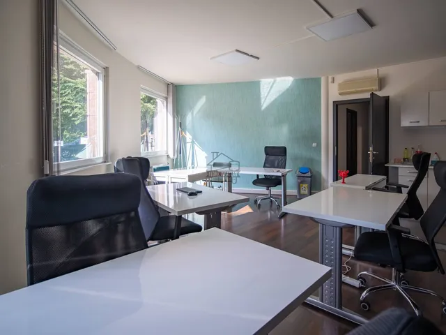 Kiadó kereskedelmi és ipari ingatlan Budapest II. kerület, Rózsadomb 55 nm